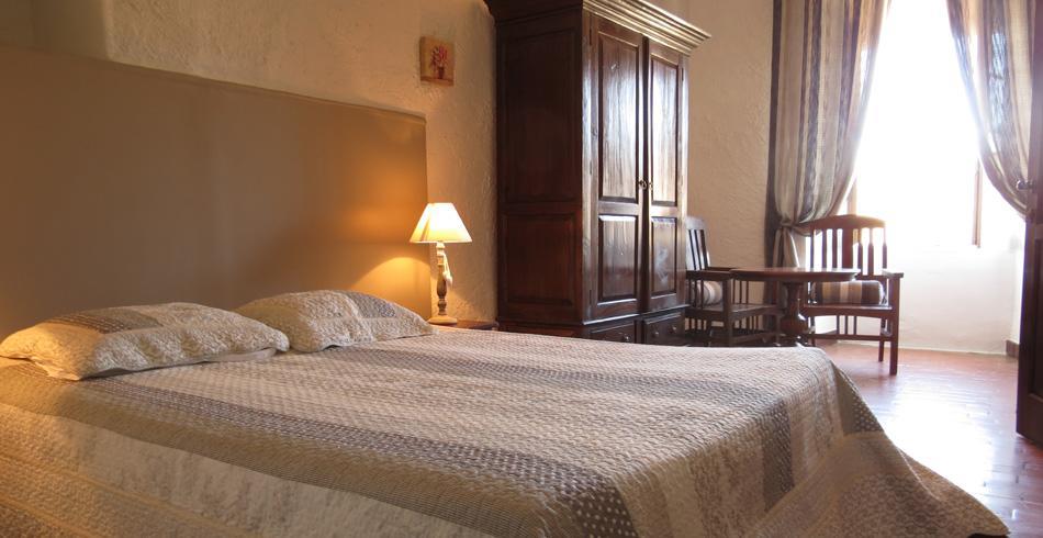 Domaine De Bertrandy Bed & Breakfast Allemagne-en-Provence Ngoại thất bức ảnh
